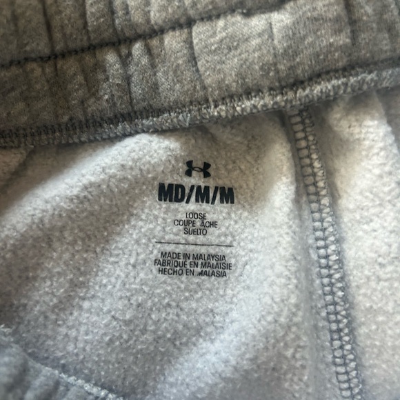 gray women’s under armour sweatshorts size MEDIUM - Picture 3 of 3